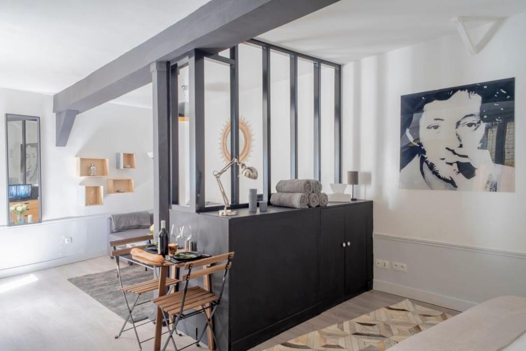 Charming Flat W Terrace Near Le Marais - 1 * Parijs