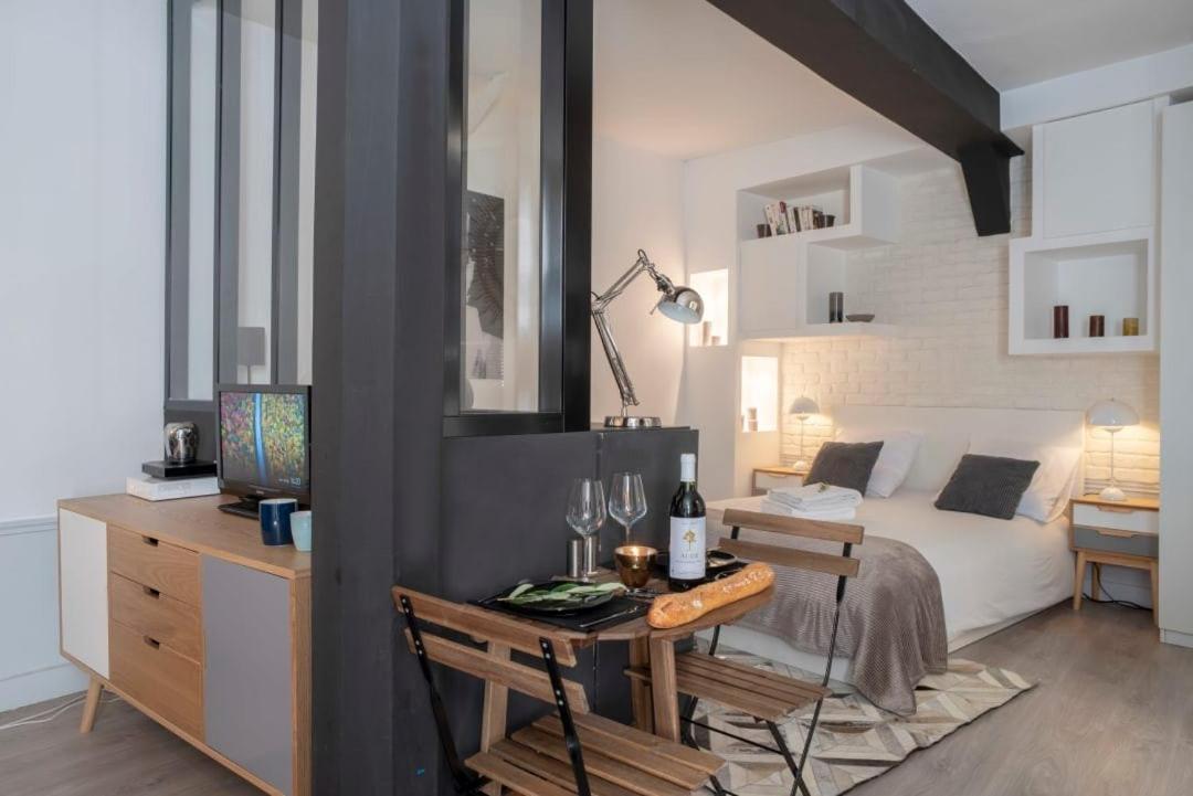 Charming Flat W Terrace Near Le Marais - 1 Appartement Parijs